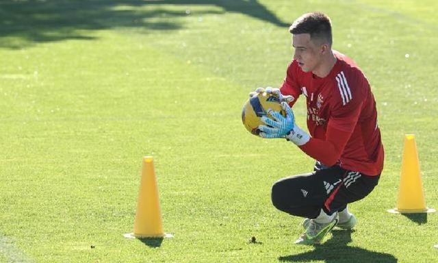 本菲卡发布备战花絮，国际比赛日门线救险，欧联任务艰巨，细节决定成败的简单介绍