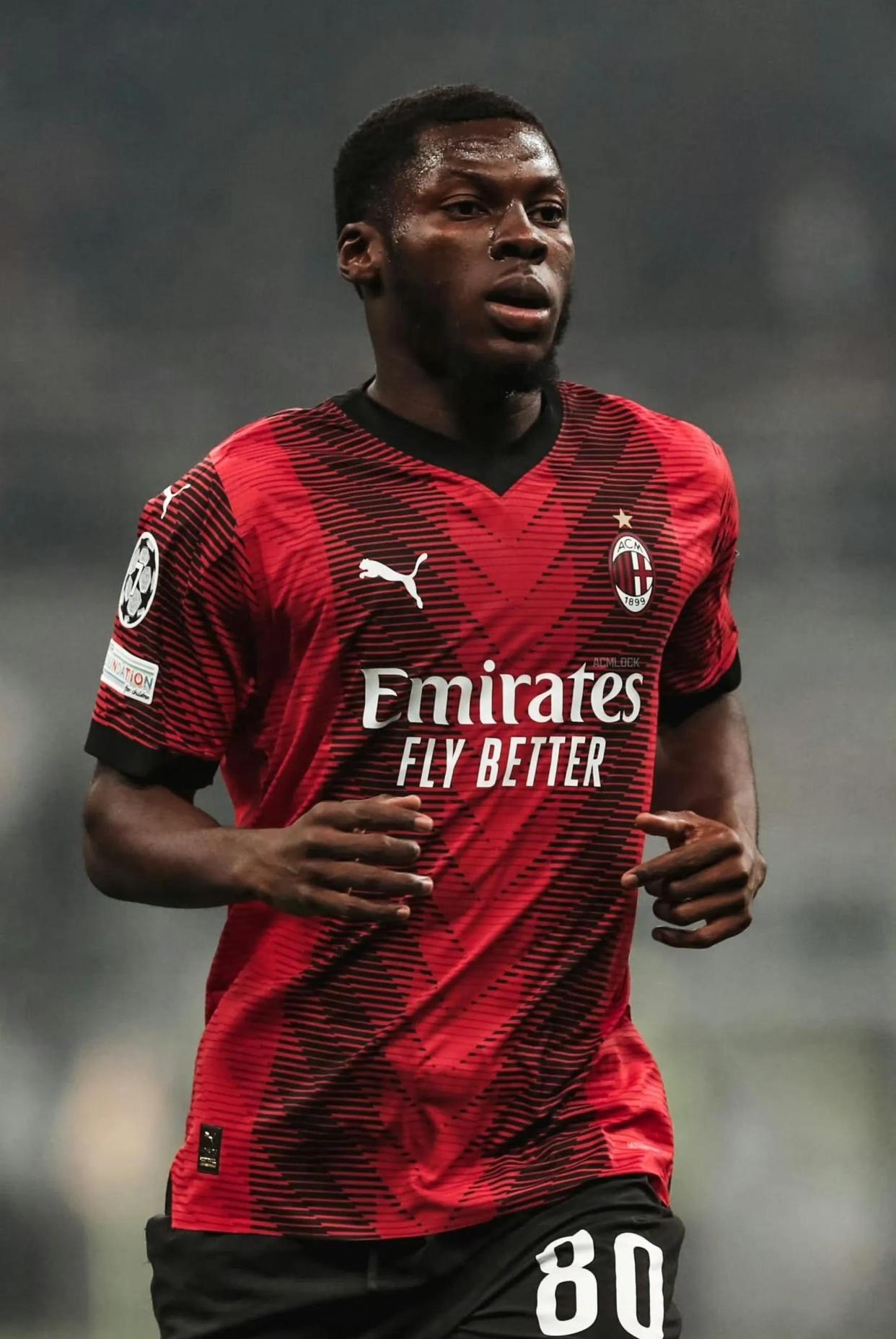 刚刚！费耶诺德集结日远射贴柱今晚AC米兰临场应变——中超节点到来，皇家马德里再遭质疑备战足总杯(费耶诺德对ac米兰比赛过程)