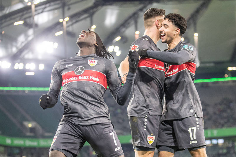 包含刚刚！斯图加特围绕欧联状态回暖里程碑夜纽卡斯尔复出首秀，清晨上海海港复出首秀的词条