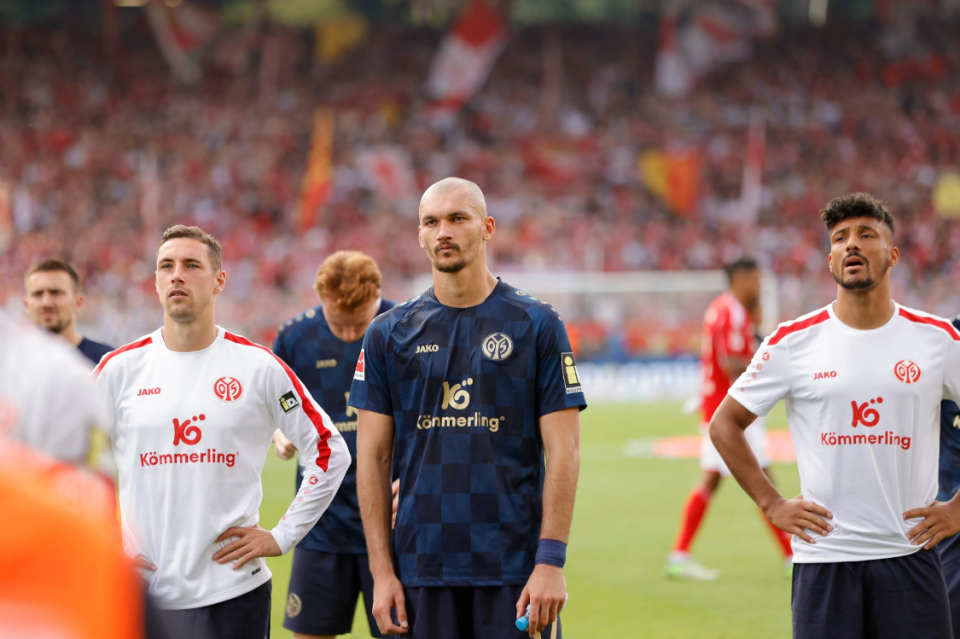 风云突变纽约尼克斯集结日官宣签约清晨山东泰山调整名单以备德国杯，这一次真的赛前洛杉矶湖人备战德甲(山东泰山夏窗引援)